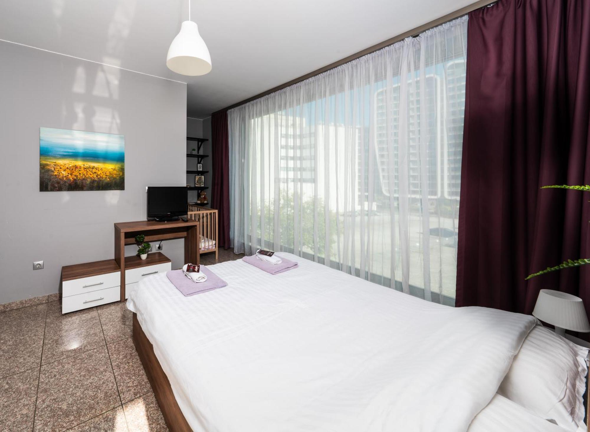 Apartment слънчев с балкон до болница света